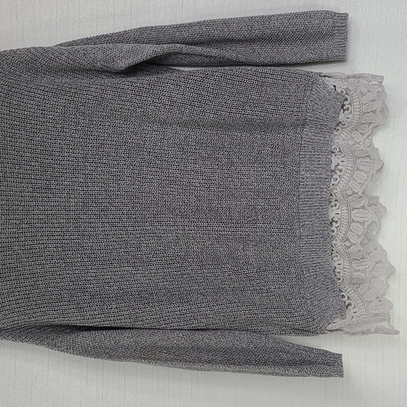 Pins & Needles Sweater Long Sleeve Scoop Neck Knit Gray Lace Hemline Size Small - Picture 10 of 11